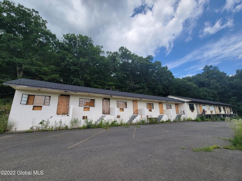 More Photos Of 9071 US Route 9W, Athens Hotel For Sale