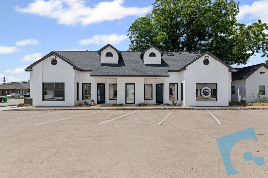 More Photos Of 189 Elm St, Lewisville Office For Sale