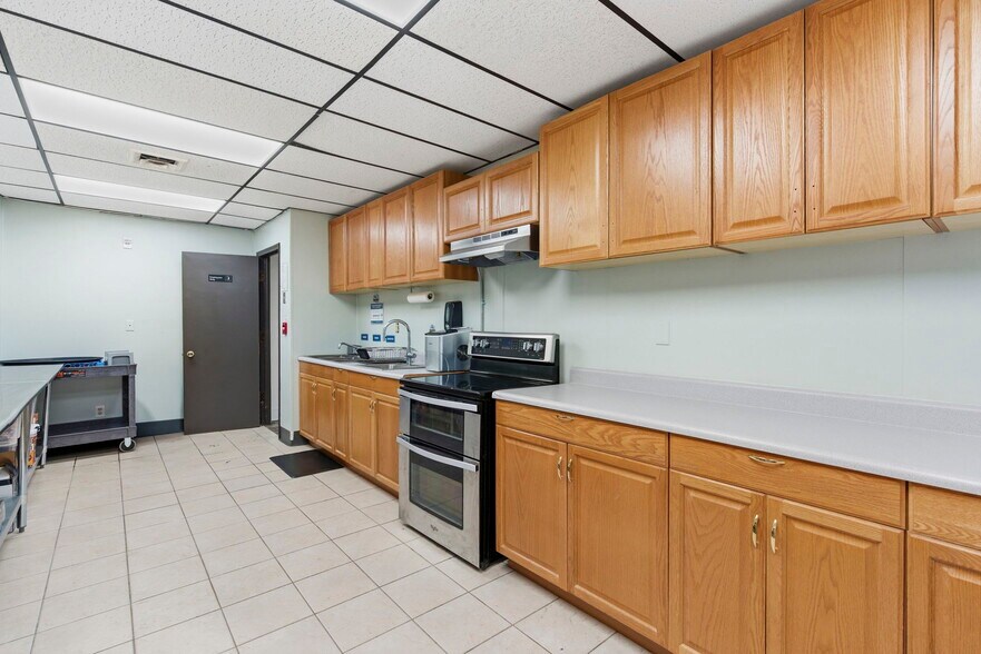 More Photos Of 1331 N Stewart Ave, Springfield Medical For Sale