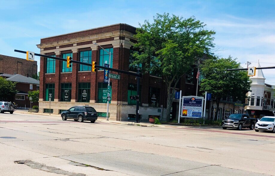 More Photos Of 620 Broad St, Saint Joseph Office For Lease