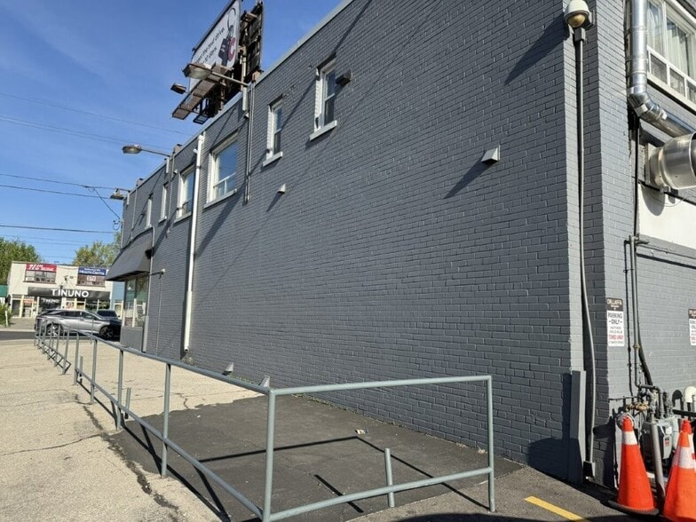 More Photos Of 3519 Bathurst St, Toronto Storefront Retail Residential For Lease