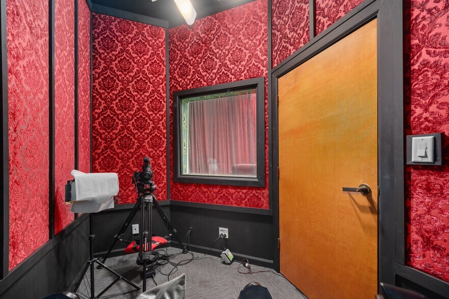 More Photos Of 5250 Vineland Ave, North Hollywood Loft Creative Space For Lease