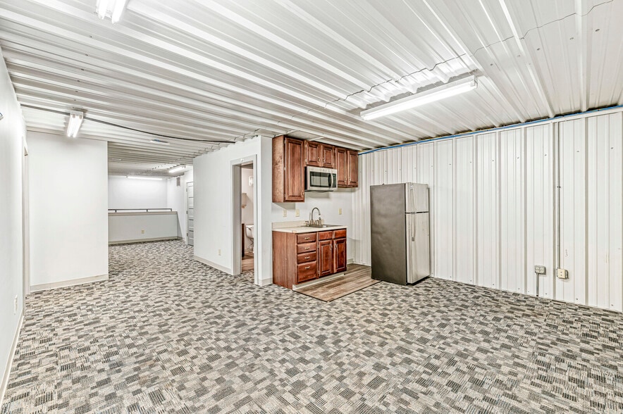 More Photos Of 2601 E 56th St, Indianapolis Light Distribution For Sale