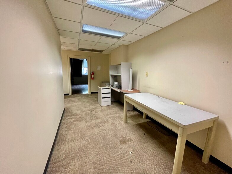 More Photos Of 120 16 1/2 St, Rock Island Office For Sale