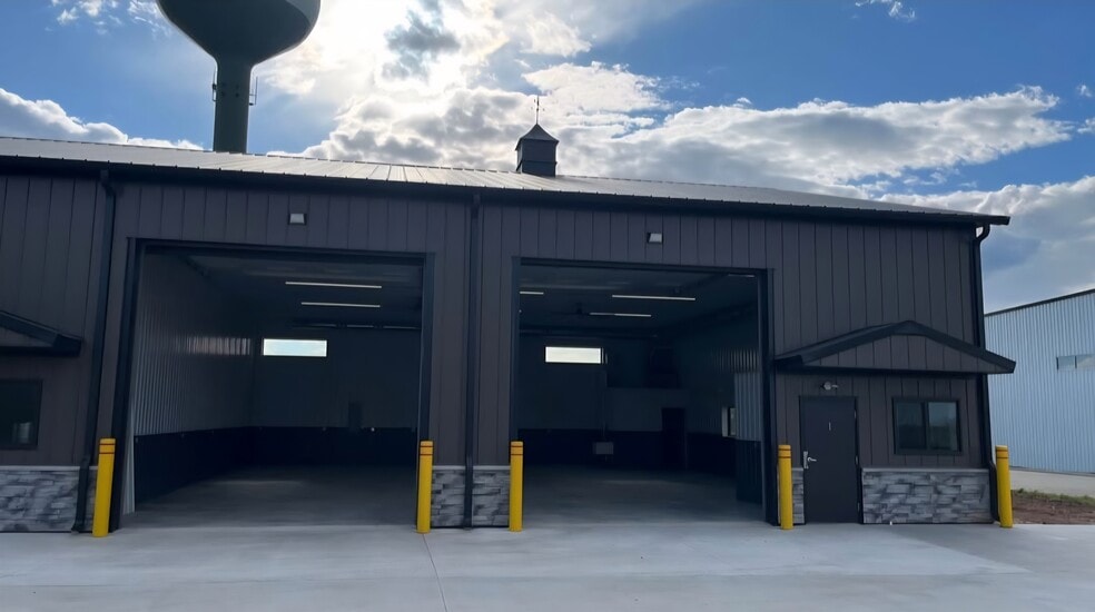 More Photos Of 233 Innovation Dr, Fredonia Flex For Lease