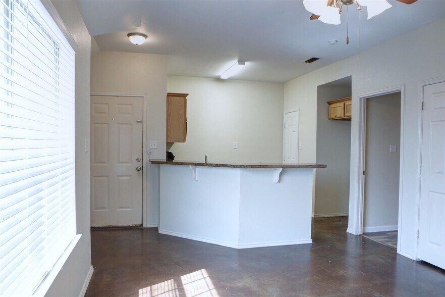 More Photos Of 141 Lindas Creek Ln, Weatherford Multifamily For Sale