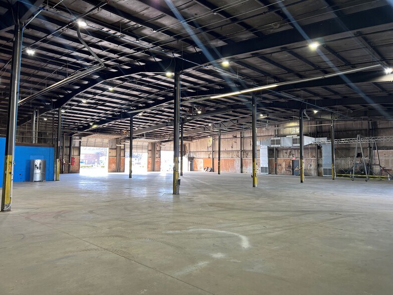More Photos Of 7700 Boeing Dr, Greensboro Warehouse For Lease