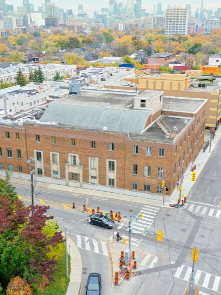 More Photos Of 555 Davenport Rd, Toronto Office For Sale