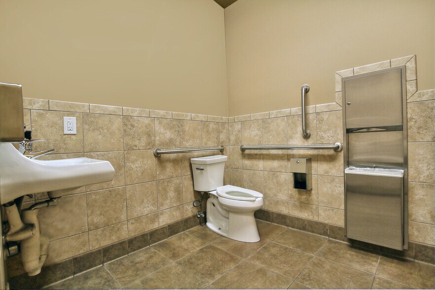 More Photos Of 7235 E Hampton Ave, Mesa Warehouse For Sale