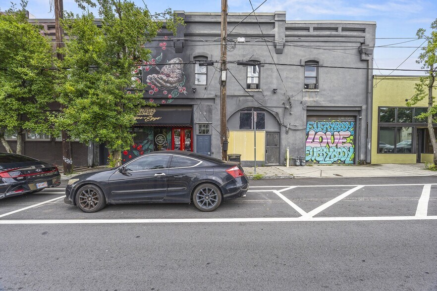 More Photos Of 261-263 Peters St, Atlanta Storefront Retail Office For Sale