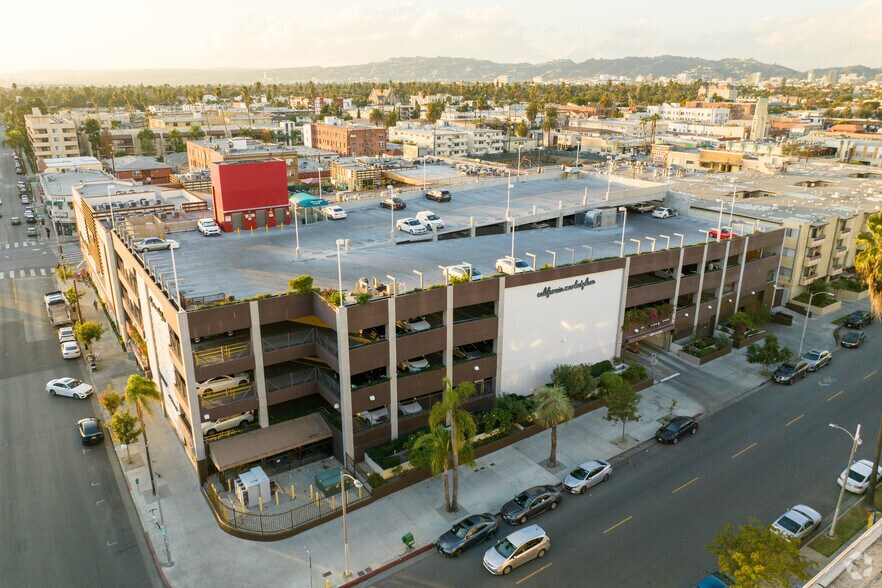 More Photos Of 450 S Western Ave, Los Angeles Freestanding For Lease
