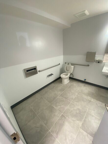 More Photos Of 21063 Cabot Blvd, Hayward Warehouse For Sale