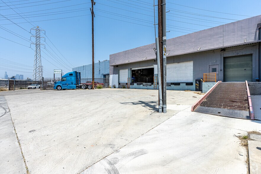 More Photos Of 1601 Perrino Pl, Los Angeles Manufacturing For Lease
