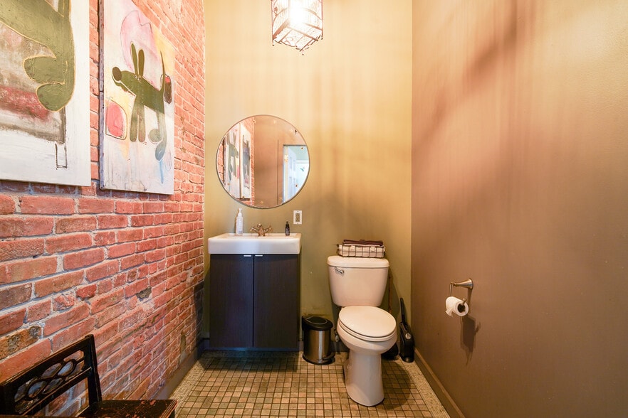 More Photos Of 91 Franklin St, New York Office Residential For Sale