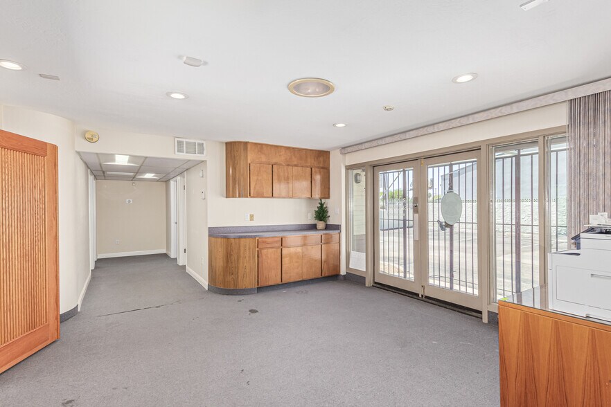 More Photos Of 8545 N Black Canyon Hwy, Phoenix Medical For Sale