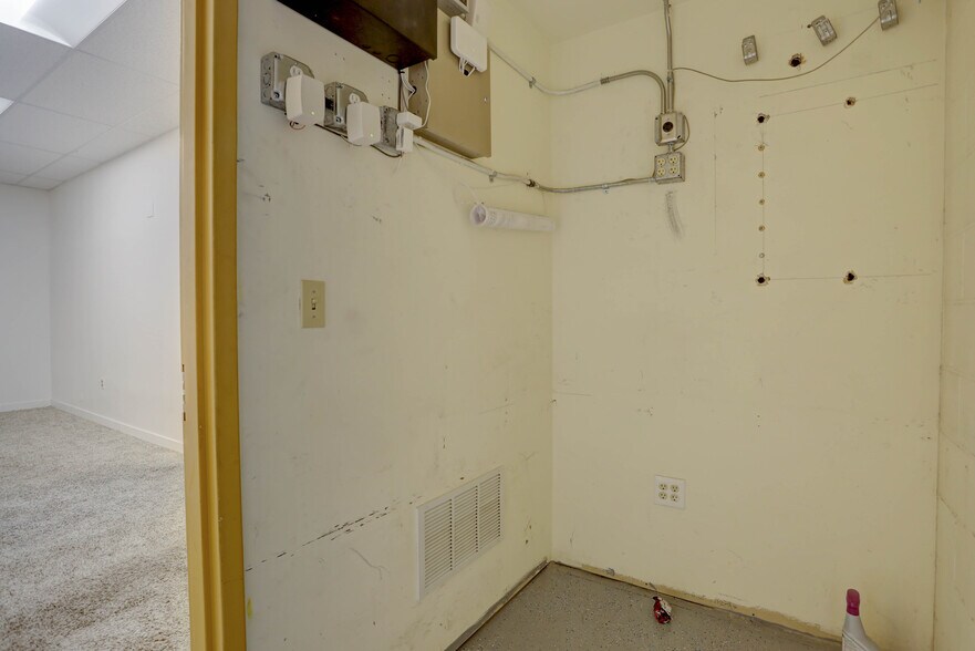 More Photos Of 11083-11093 E Mississippi Ave, Aurora Storefront For Lease