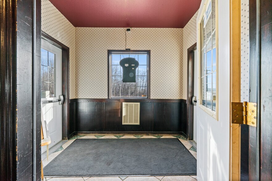 More Photos Of 1916 10th Av, Spruce View Restaurant For Sale