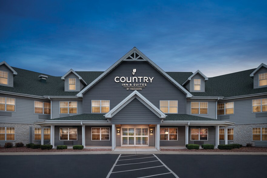 Primary Photo Of W188N11020 Maple Rd, Germantown Hotel For Sale