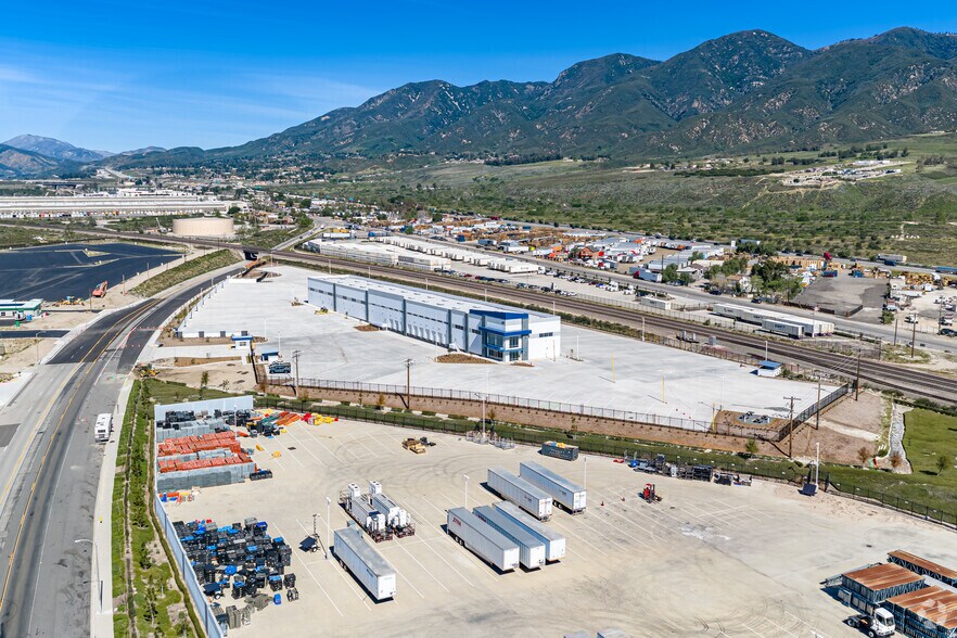 More Photos Of 19472 Cajon Blvd, San Bernardino Distribution For Lease