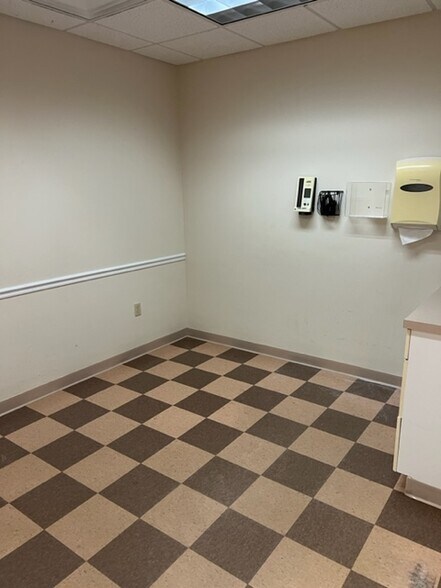 More Photos Of 1449 Old Waterbury Rd, Southbury Office For Sale