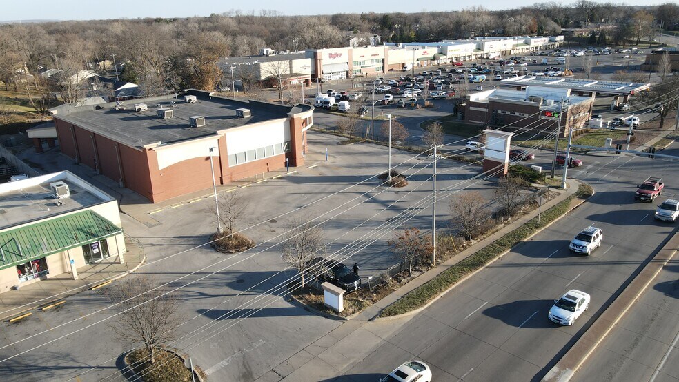 More Photos Of 3151 SE 14th St, Des Moines Drugstore For Lease