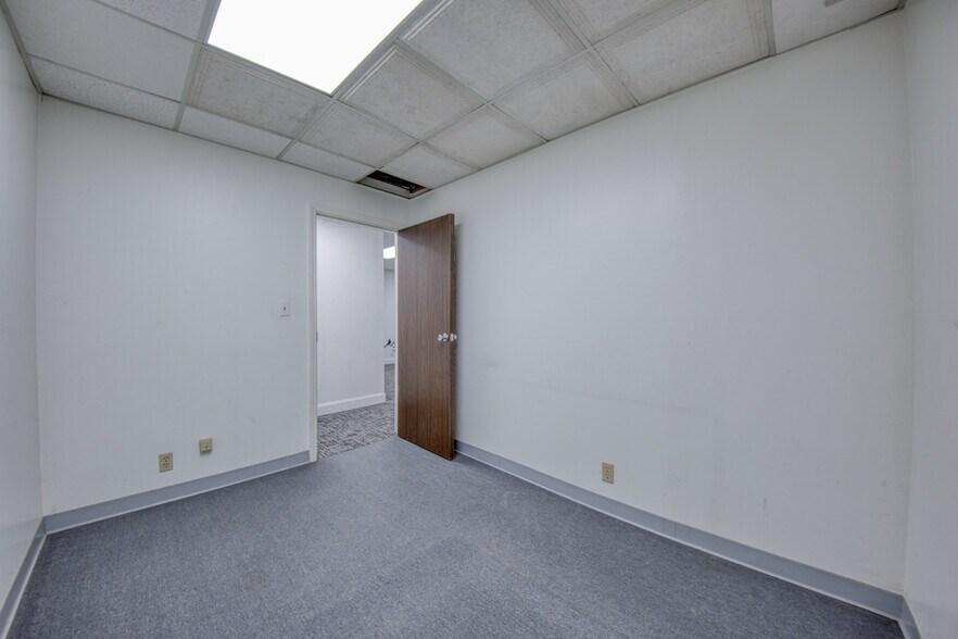 More Photos Of 226 Washington St, Newell Storefront Retail Residential For Sale