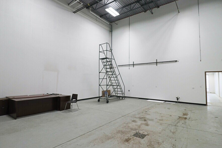 More Photos Of 4615 112th Ave SE, Calgary Warehouse For Lease