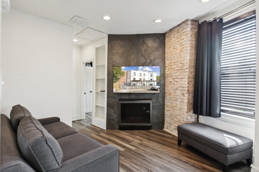 More Photos Of 925 U St NW, Washington Restaurant For Lease