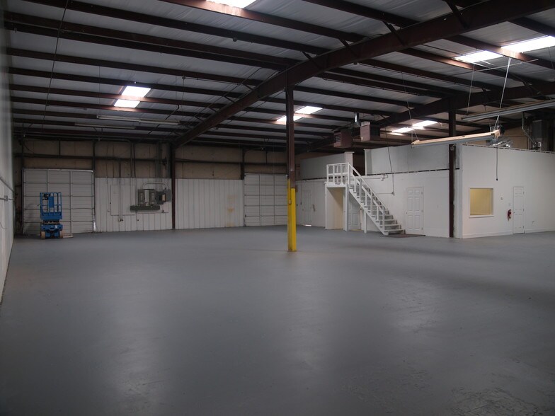 More Photos Of 297 Industrial Park Dr, Lawrenceville Warehouse For Lease