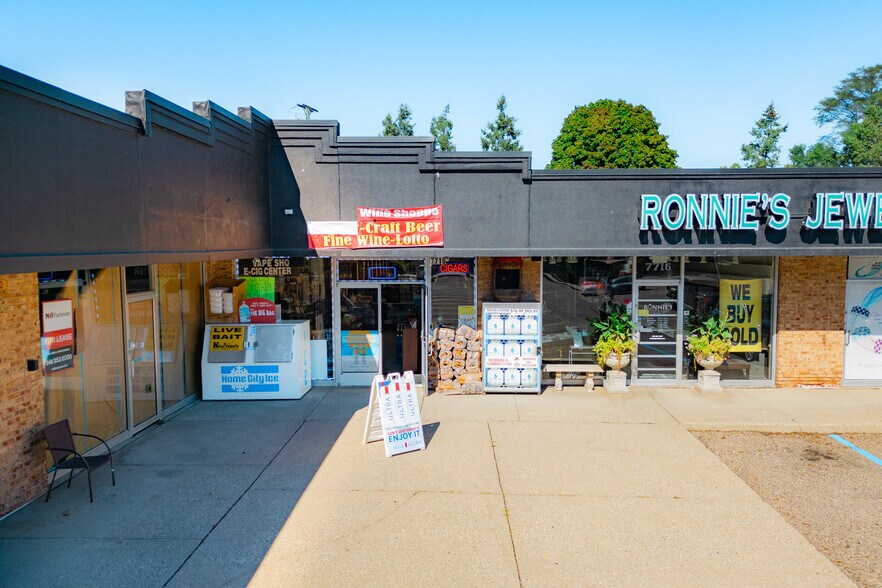 More Photos Of 7710-7726 Cooley Lake Rd, Waterford Freestanding For Lease