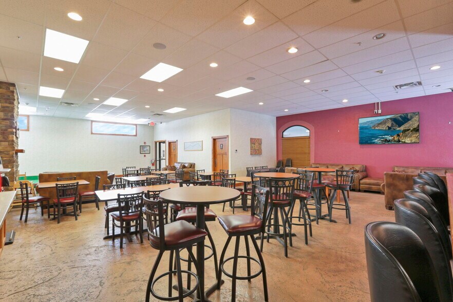 More Photos Of 509 S Wooster Ave, Strasburg Hotel For Sale