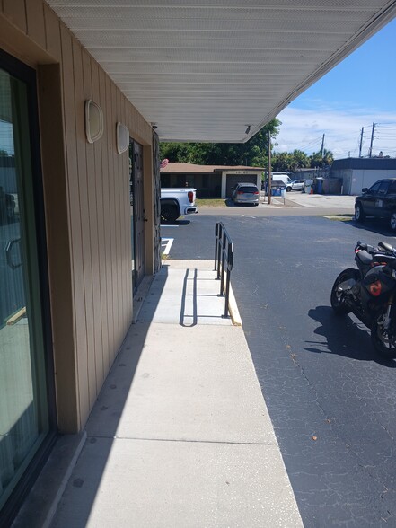 More Photos Of 5290 Seminole Blvd, Saint Petersburg Office For Sale