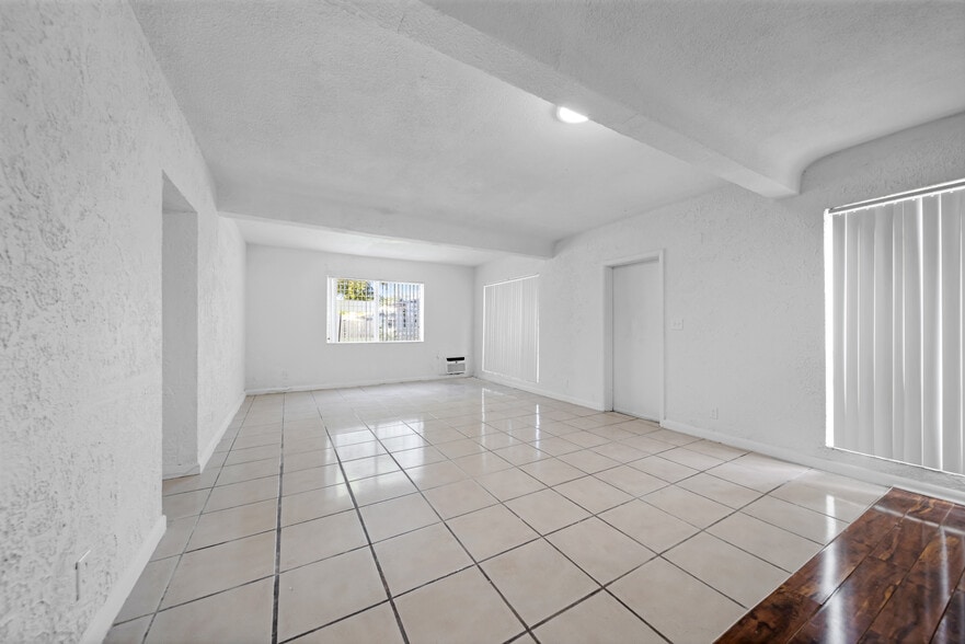 More Photos Of 1943-1947 Buchanan St, Hollywood Apartments For Sale