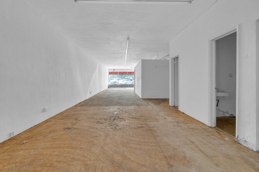 More Photos Of 1085 SE 17th St, Fort Lauderdale Office For Sale