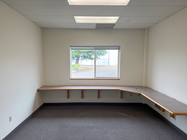 More Photos Of 90451 Boeing Dr, Eugene Airplane Hangar For Sale