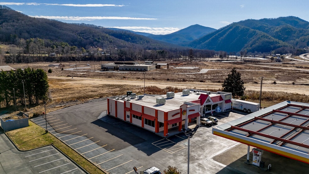 More Photos Of 2004 Temple Hill Rd, Erwin Restaurant For Lease