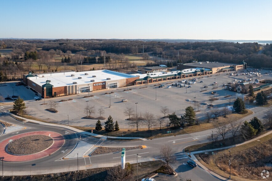 More Photos Of 3107-3293 Golf Rd, Delafield General Retail For Lease