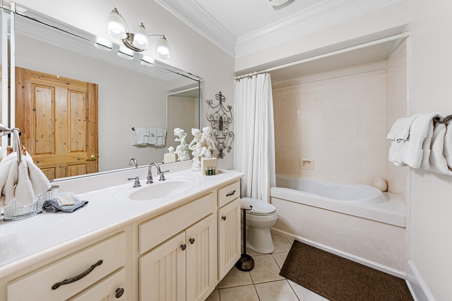 More Photos Of 202 S Mobile St, Fairhope Hospitality For Sale