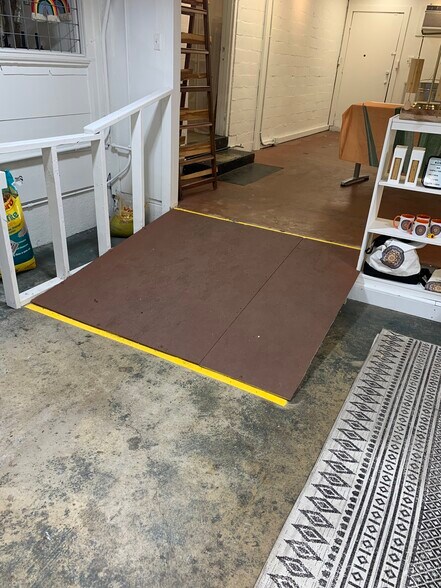 More Photos Of 2058 S Lamar Blvd, Austin Freestanding For Lease