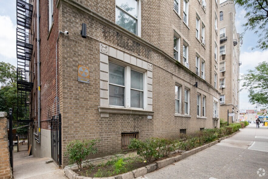 More Photos Of 80-20 Broadway, Flushing Apartments For Lease