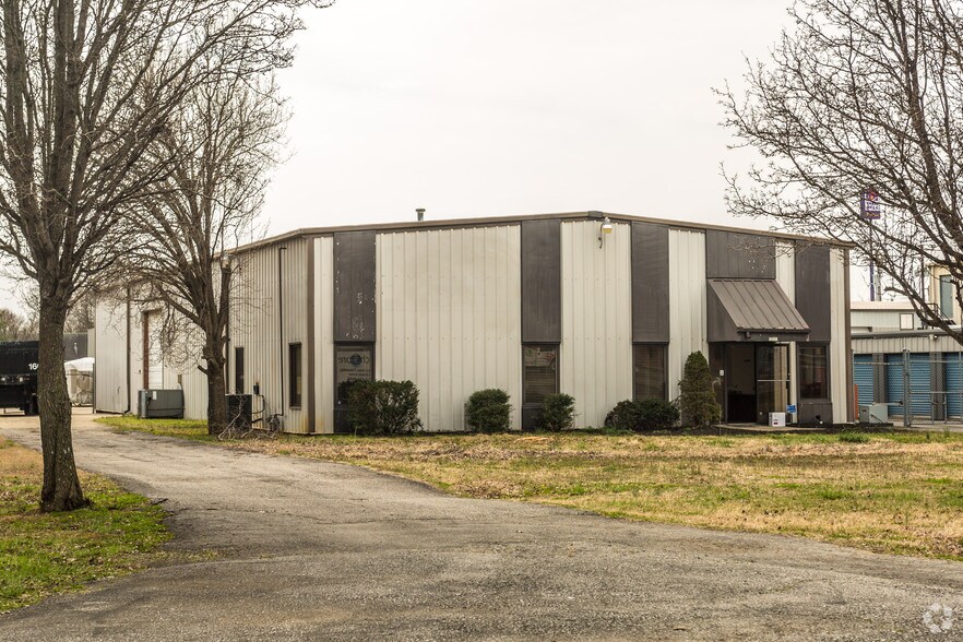 Primary Photo Of 1120 Courier Pl, Smyrna Warehouse For Lease