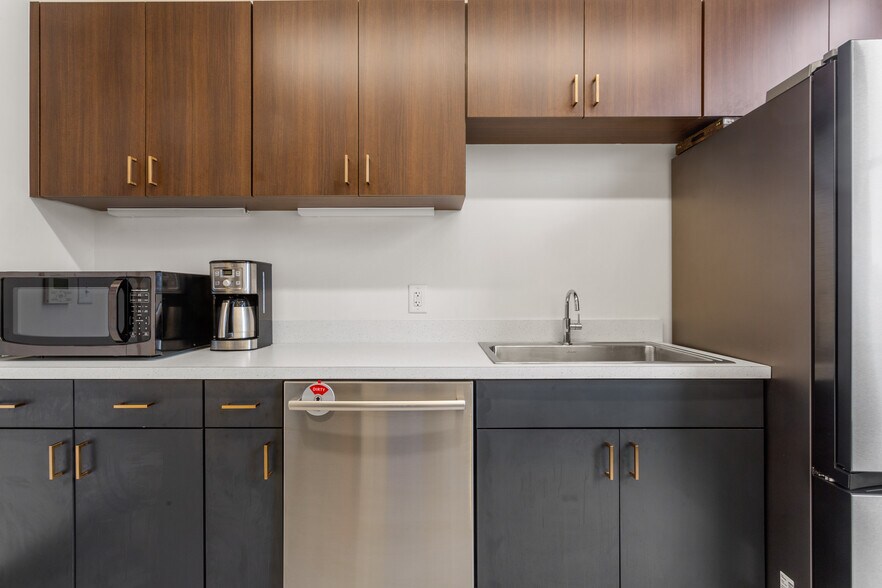 More Photos Of 312 Sycamore St, Decatur Office For Sale