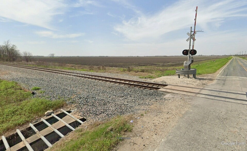 More Photos Of 619 W. FM 1161 & Interstate 69, Hungerford Land For Sale