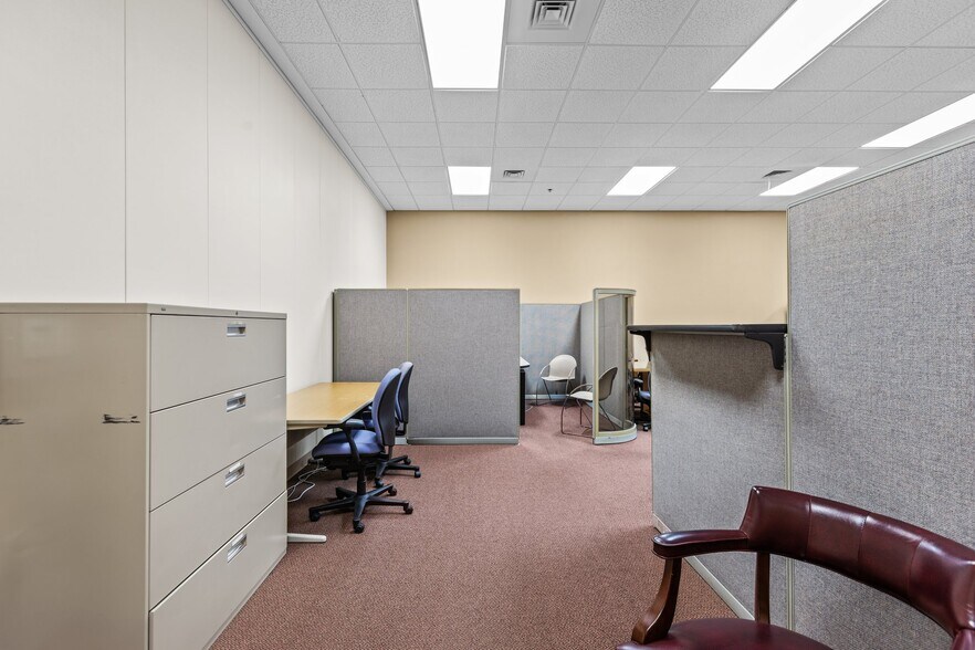 More Photos Of 327 N Queen St, Kinston Office For Sale