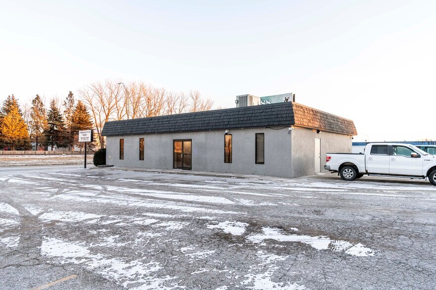 More Photos Of 1119 N 42nd St, Grand Forks Office For Lease
