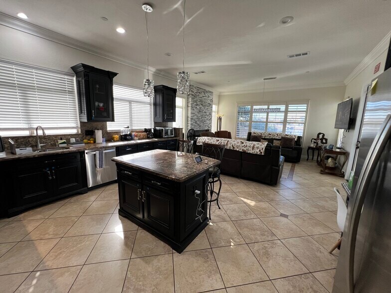 More Photos Of 21428 N 55th Ave, Glendale Assisted Living For Lease