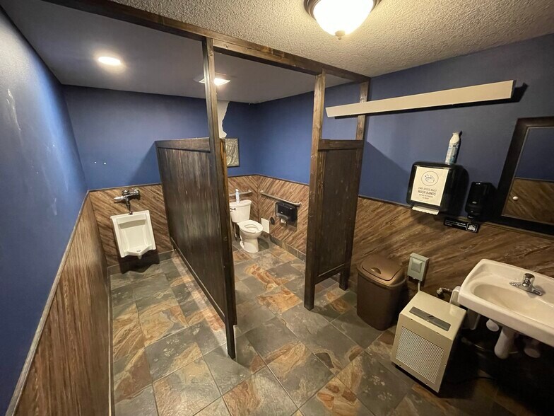 More Photos Of 208 W Arnold Ave, Arnold Restaurant For Sale