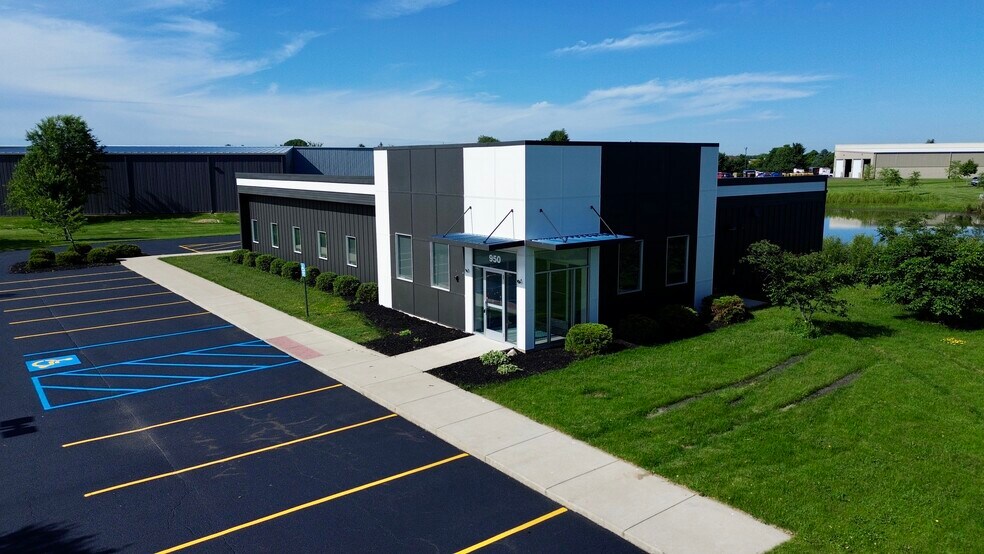 More Photos Of 950 Transport Dr, Valparaiso Flex For Lease
