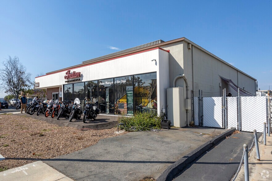 More Photos Of 9240 Clairemont Mesa Blvd, San Diego Showroom For Lease