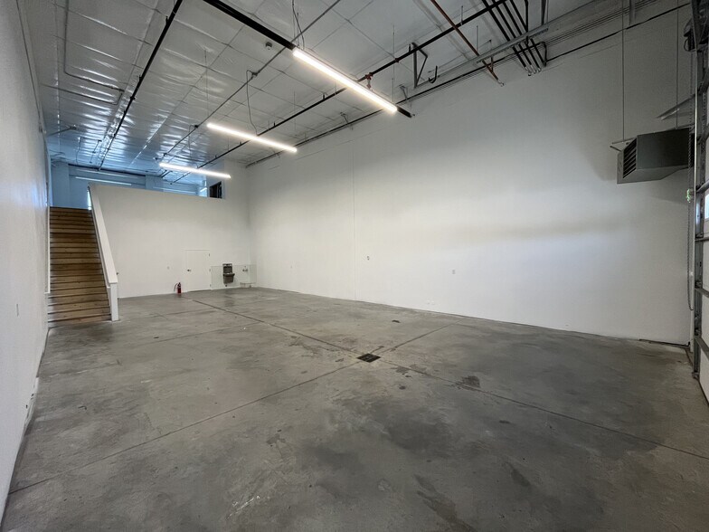 More Photos Of 9235 Eastman Park Dr, Windsor Light Manufacturing For Lease
